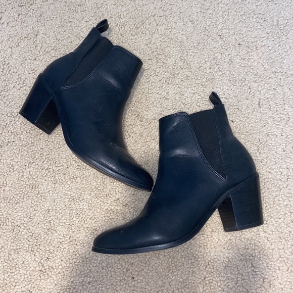 Healed ankle booties - Picture 2 of 6